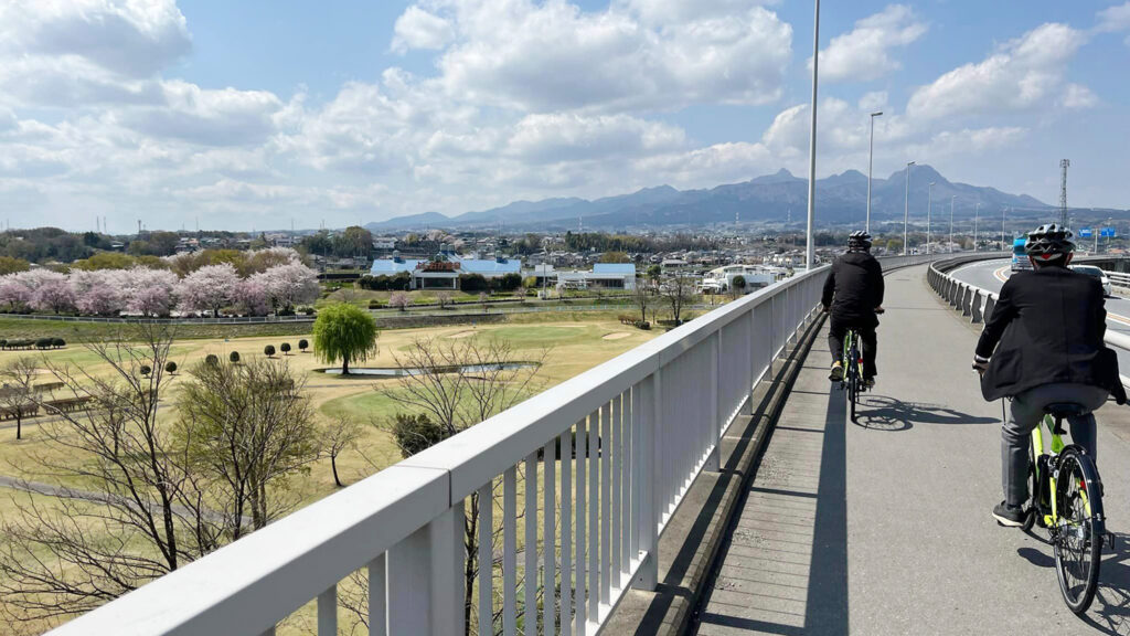 「道の駅まえばし赤城」回生電動アシスト自転車IoT実証実験の様子